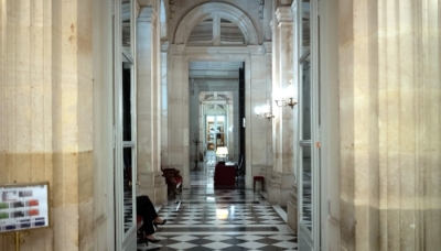 Un couloir du Palais Bourbon.
