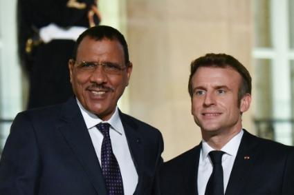 Mohamed Bazoum et Emmanuel Macron lors de leur rencontre de février 2022 à Paris.