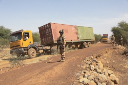 Un groupe de chasseurs à pied de Barkhane pendant une opération de lutte contre les groupes armés terroristes au Burkina Faso (2019).