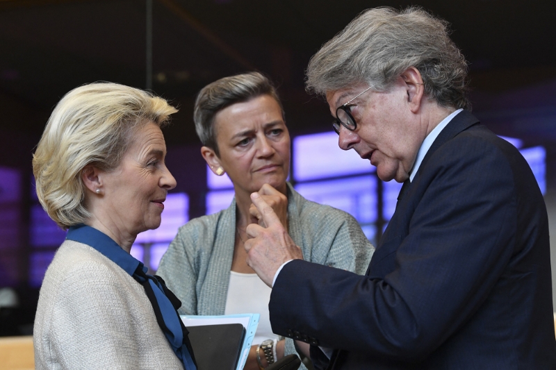 Ursula von der Leyen, Margrethe Vestager et Thierry Breton, en mai 2022. 