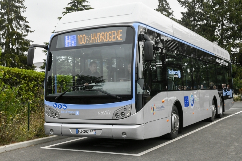 La mobilité lourde, à l'image de ce bus en test d'exploitation commerciale depuis septembre 2019 à Versailles, devrait être un axe fort pour la filière hydrogène.