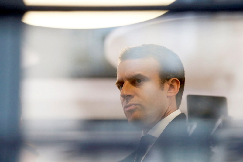 Après avoir étudié la location de fichier, l'équipe de campagne d'Emmanuel Macron a opté pour de l'envoi de courrier et du phoning.