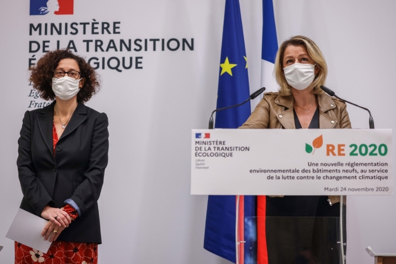 Emmanuelle Wargon (à gauche), ministre chargée du logement et Barbara Pompili, ministre de la transition écologique.