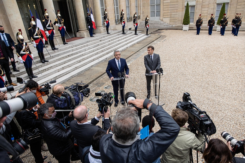 Les photographes de presse déploraient les restrictions imposées par les communicants d'Emmanuel Macron.