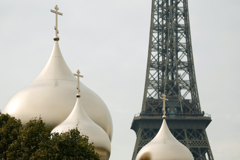 Dômes de la cathédrale orthodoxe russe de Paris.