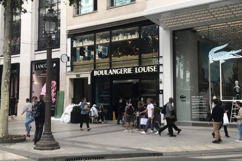 La boutique Louise des Champs-Elysées, à Paris.
