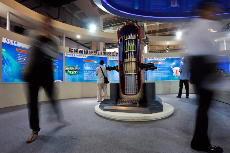 Un modèle de réacteur SMR exposé sur le stand de la China National Nuclear Corp, lors de la 15e Exposition internationale de haute technologie de Pékin.