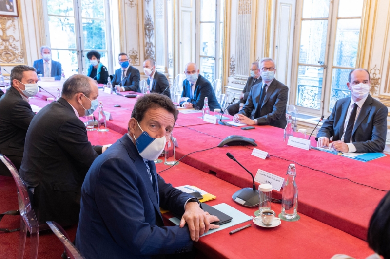 Les partenaires sociaux face à Laurent Pietraszewski, Bruno Le Maire et Jean Castex, en octobre 2020.
