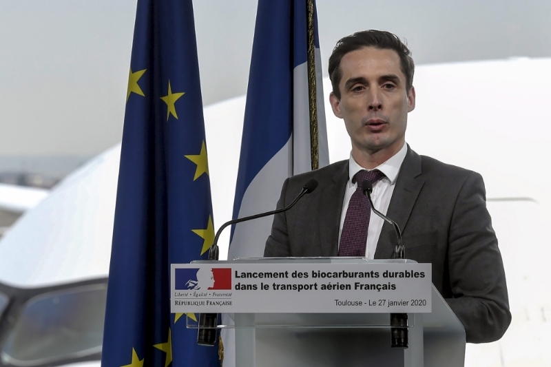 Le secrétaire d'Etat chargé des transports, Jean-Baptiste Djebbari, au delivery center d'Airbus à Toulouse, dans le cadre du lancement des biocarburants durables en France, en 2020.