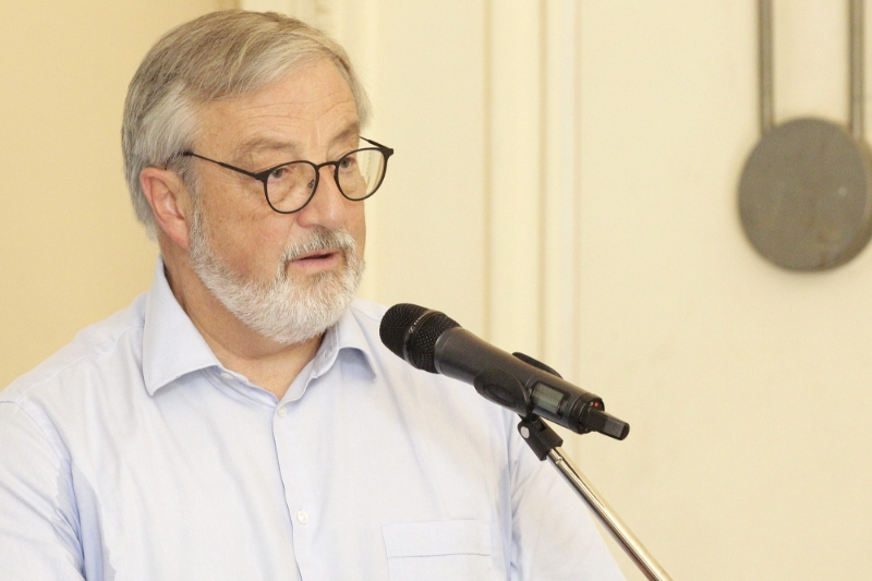 Nouveau président de la Société auxiliaire de gestion du groupe Michelin, Vincent Montagne est aussi président du syndicat national de l'édition.