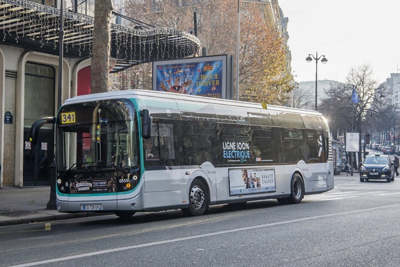 Un bus électrique RATP de type Bluebus, conçu par le groupe Bolloré.