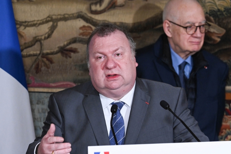Emmanuel Chiva, lors d'une conférence de presse de Sébastien Lecornu, le 22 février 2023, à l'hôtel de Brienne.