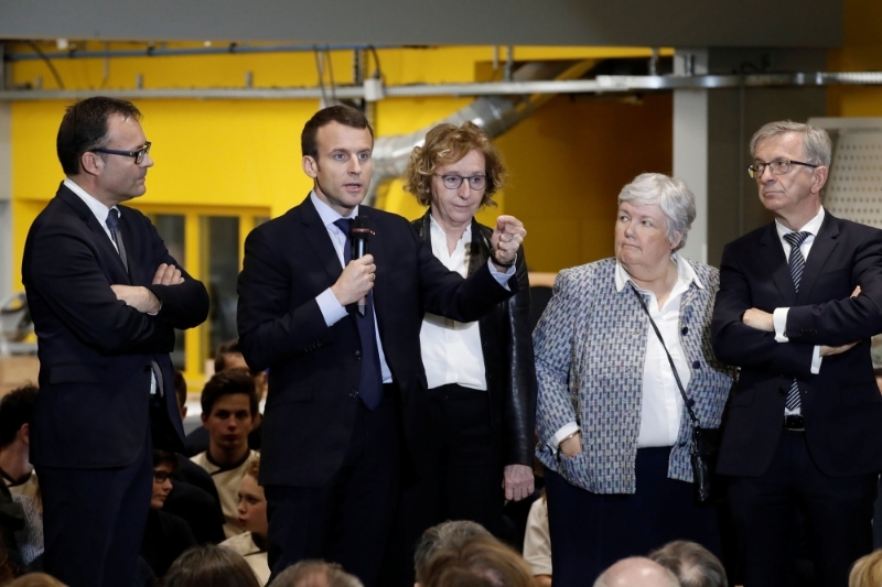 Emmanuel Macron et Murel Pénicaud lors de l'inaugration d'un centre de formation à Tours, le 14 mars 2018, co-organisé par la Fédération de la formation professionnelle.de